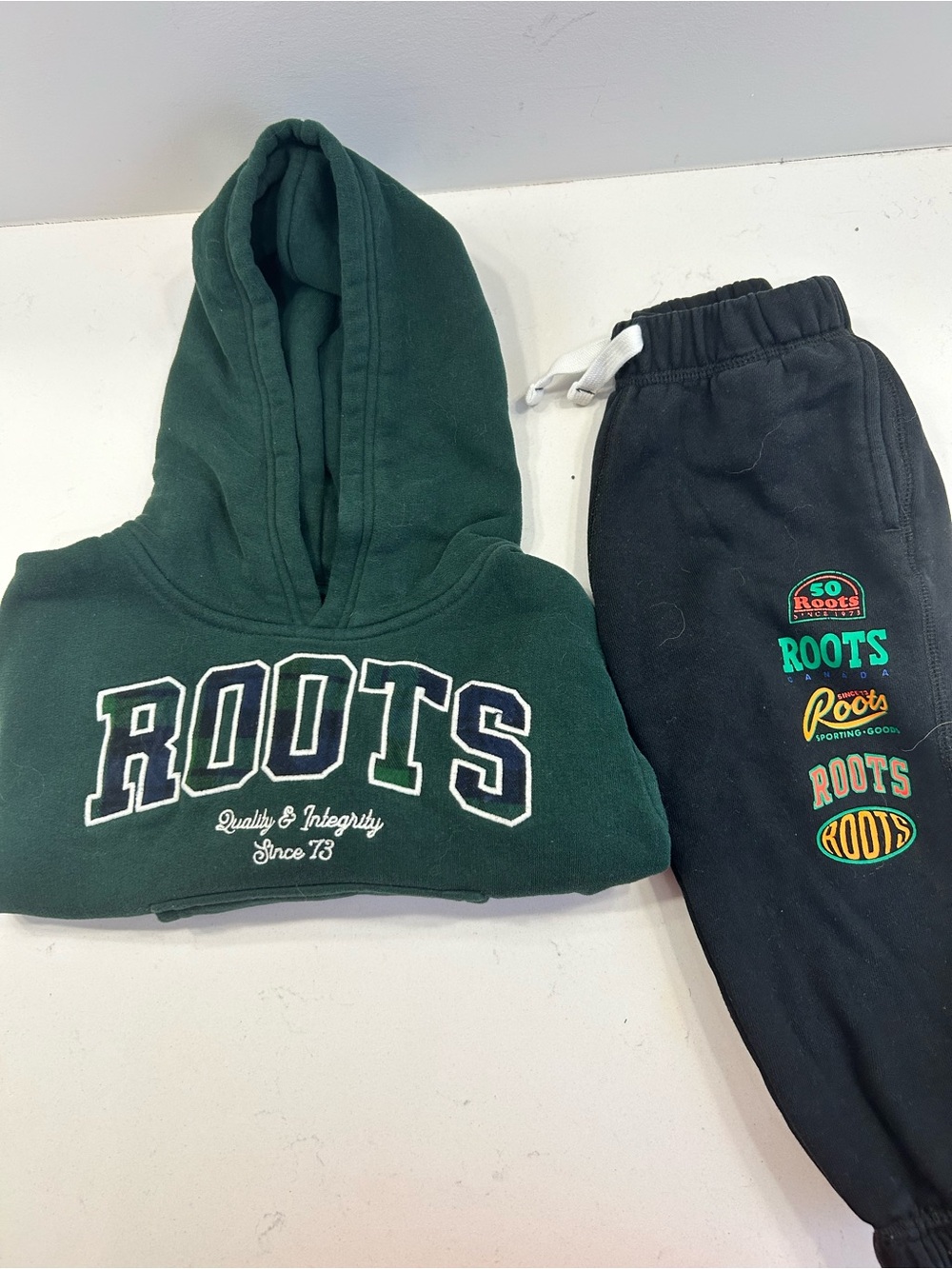 Roots Kids Plaid Appliqué Hoodie in Green and Black Sweatpants Set (Size 2T)